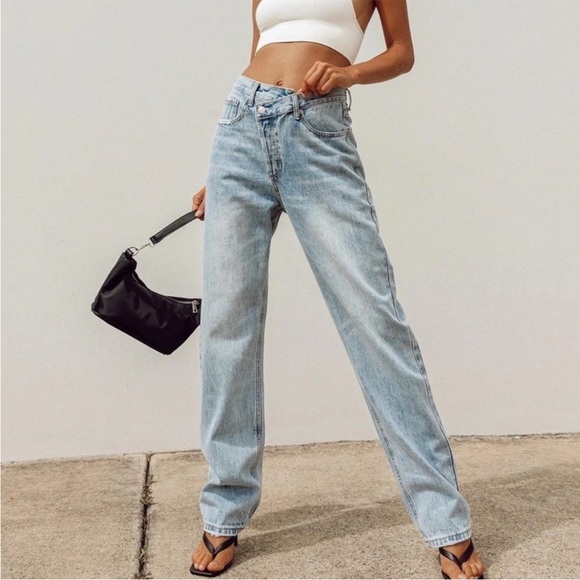 Princess Polly Denim - Princess Polly Holly Asymmetric Straight Leg Jean Light Wash Size 6